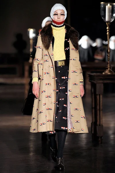 Look 16